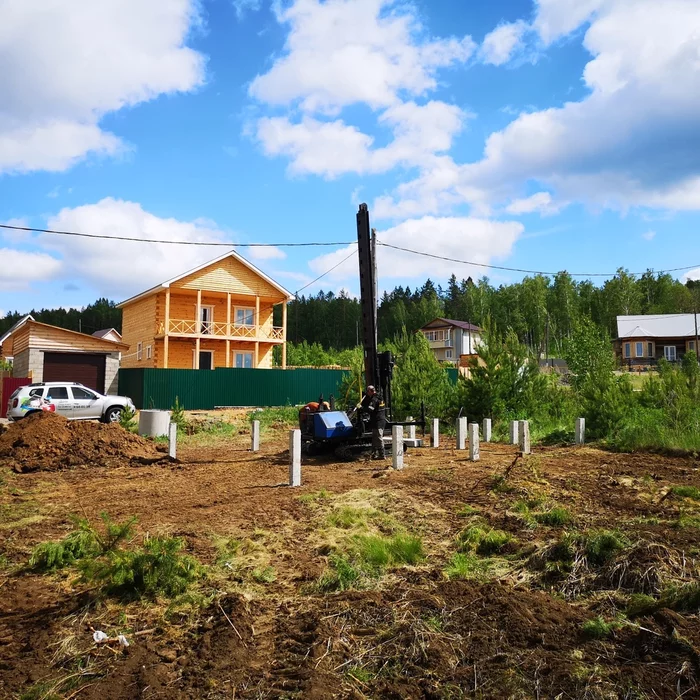 Inexpensive flooring and foundation for a house, but for centuries and without a “trampoline” - My, Building, Repair, House, Dacha, With your own hands, Work, Life hack, Irkutsk, Summer, Family, Master, Mortgage, Village, Video, Longpost