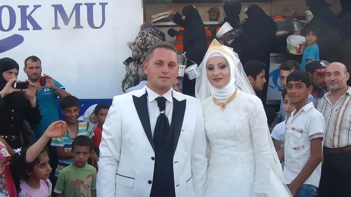 Do not have a hundred rubles, but have a hundred friends - Newlyweds, Turks, Bride and groom, Groom, Bride, Turkey, Banquet, Wedding, , Kindness, Good people, Good deeds, Refugees, Syrians, Positive, Reddit