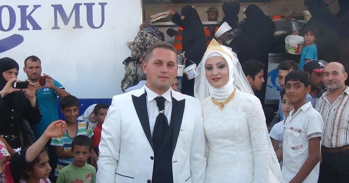 Ехала к жениху в турцию. Сирийская свадьба. Свадьба у сирийцев. Сирийские Свадебные традиции. Свадебная церемония сирийцев.