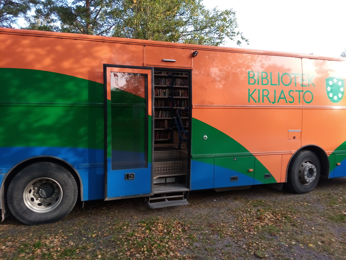 Передвижная библиотека в Финляндии Библиотека, На ходу, Финляндия, Длиннопост, Автобус