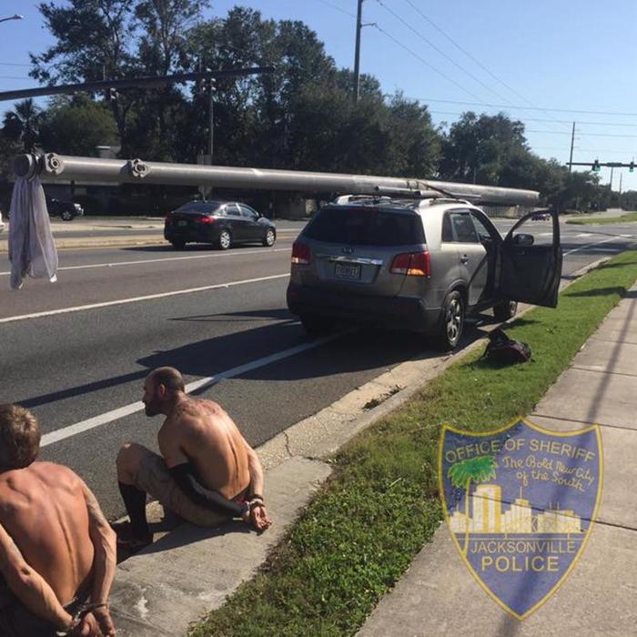 Two guys decided to steal a power pole in the middle of the day in Jacksonville, Florida. - The photo, USA, Florida, Theft, Pillar, Idiocy, Reddit, Detention, Jacksonville