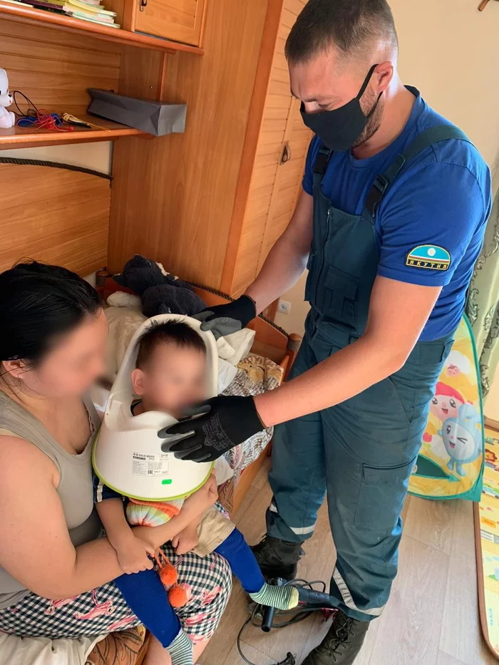 Rescuers rescued a little Yakut citizen from captivity - Children, Longpost, Pots, The rescue, Rescuers, My