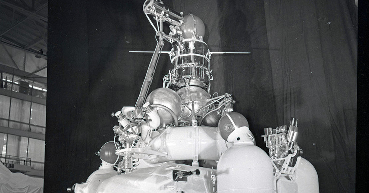 Советские аппараты луна. Космический аппарат Луна-16. Советская автоматическая межпланетная станция "Луна-24". Луна-16 автоматическая межпланетная станция. 1970 Межпланетная станция «Луна-16» доставила на землю лунный грунт.