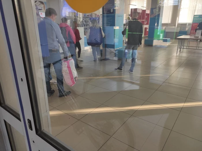 Wait in line to get in line - Post office, Queue, Electronic queue, Unexpected, Life stories