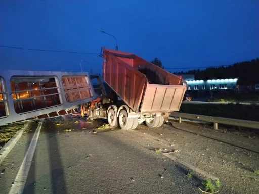 In Yekaterinburg, a truck demolished a pedestrian bridge - Crash, Yekaterinburg, Bridge, Longpost, Negative