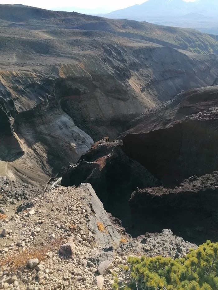 Volcano Mutnovskaya Sopka, Kamchatka - My, Kamchatka, Mutnovsky Volcano, Climbing, The photo, Vertical video, Tourism, Video, Longpost, Volcano