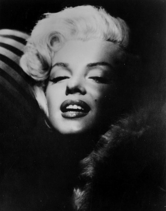 Photographer Frank Povolny (XIV) “Magnificent Marilyn” series - episode 242 - Cycle, Gorgeous, Marilyn Monroe, Beautiful girl, Actors and actresses, Celebrities, Blonde, Longpost, Black and white photo, 1953, 50th, 20th century, The photo