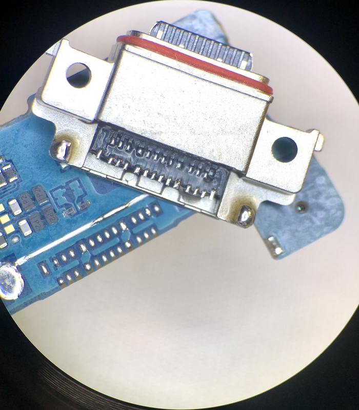 Там только пару раз паяльником ткнуть