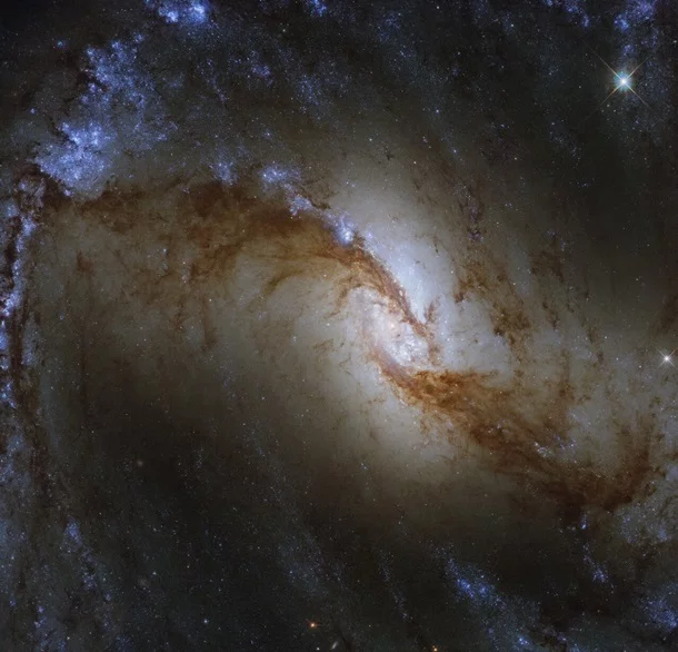 На фото попала рождающая сотни звезд галактика Галактика, Рождение звезды, Космос, Телескоп Хаббл