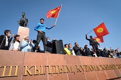 The results of the parliamentary elections in Kyrgyzstan were declared invalid due to the opposition Maidan. LEARN SLAVS! - My, Elections, Disorder, Protest, Politics, Video, Opposition, Kyrgyzstan, Protests in Kyrgyzstan