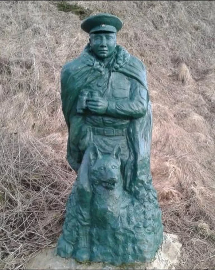 The answer to the post Who sculpted Mukhtar? - Monument, Border guards, Monument, Dog, Teeth, Tver region, Reply to post