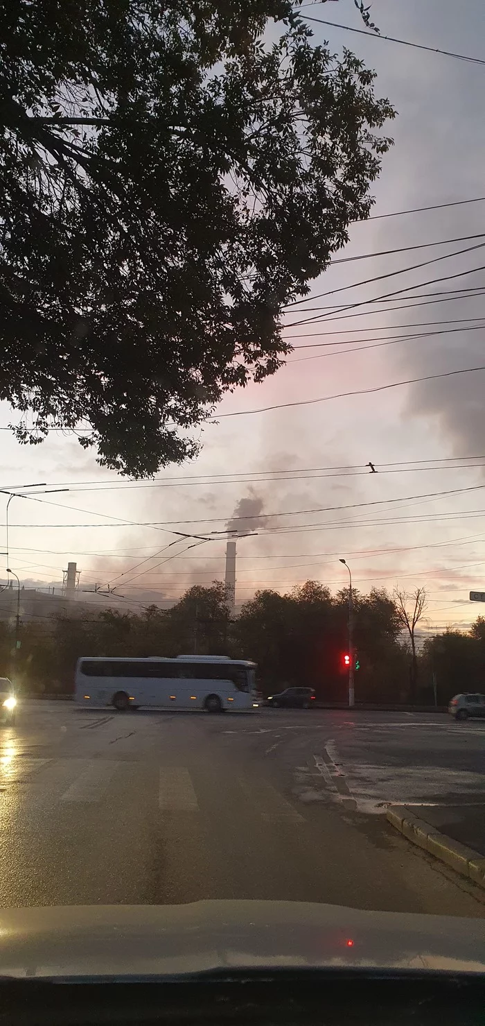 Добро пожаловать в Волгоград! - Моё, Волгоград, Загрязнение, Завод, Дышите глубже, Длиннопост