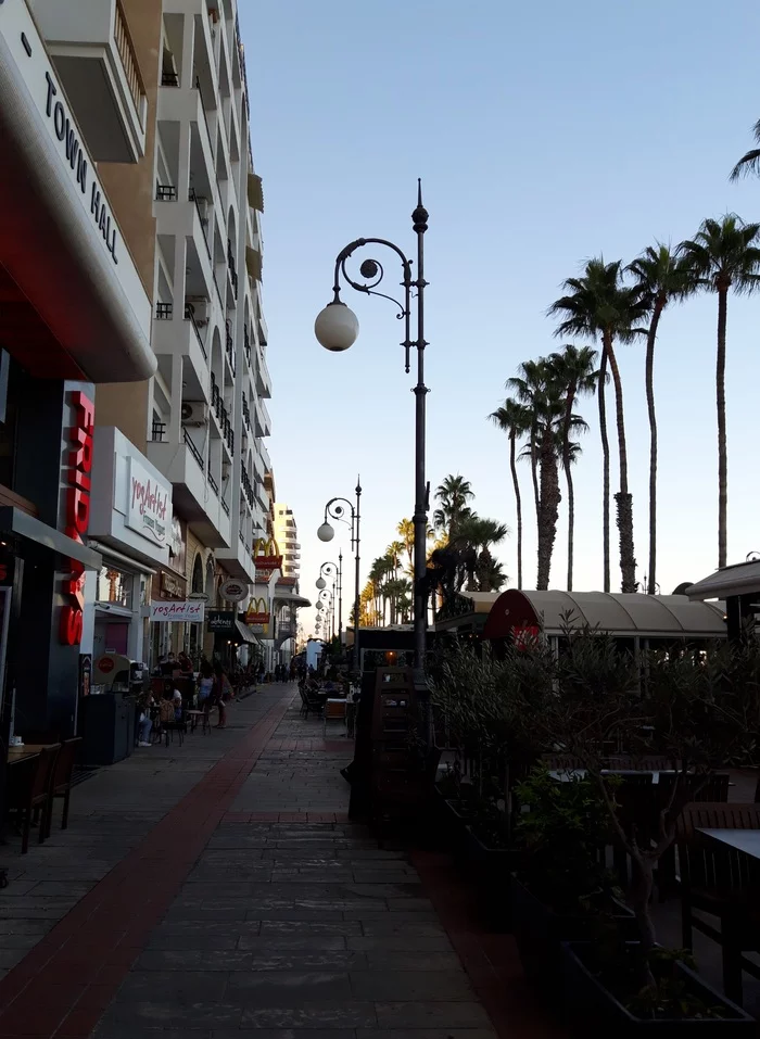 Embankment of Larnaca, Cyprus - My, Cyprus, Larnaca, Embankment, Lamp