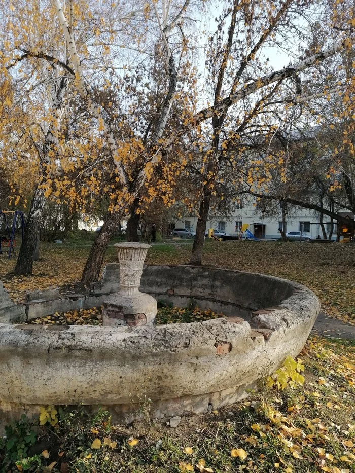 Autumn motifs at the first glimmer of dawn... - My, Novosibirsk, Mobile photography, Autumn, The photo, Old, Abandoned