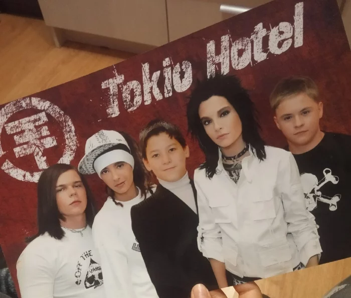 Reply to the post “School photo” - My, The photo, Background, Nostalgia, Humor, 2000s, Pupils, Photoshop, Tokio hotel, Reply to post