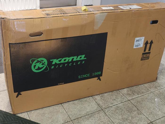 Некоторые велосипедные бренды печатают на коробке телевизор, что бы при перевозке с коробкой обращались осторожнее