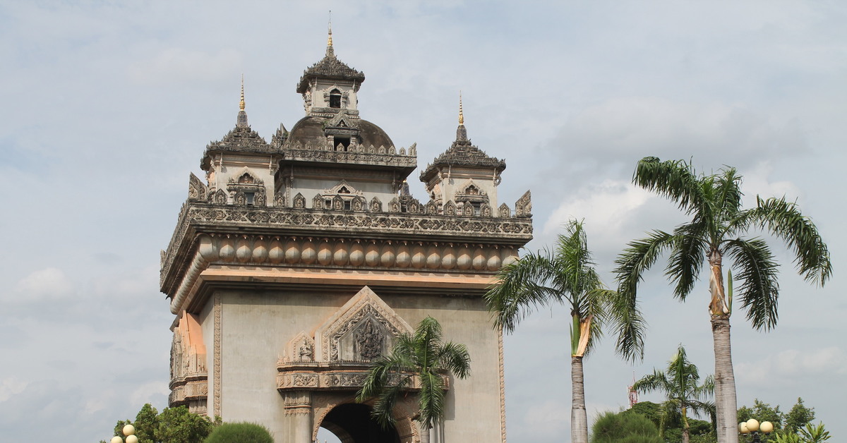 триумфальная арка патусай достопримечательности лаоса. лаос триумфальная арка патусай. арка победы, патусай вьентьян лаос. триумфальная арка патусай. триумфальная арка патусай вьентьян лаос.