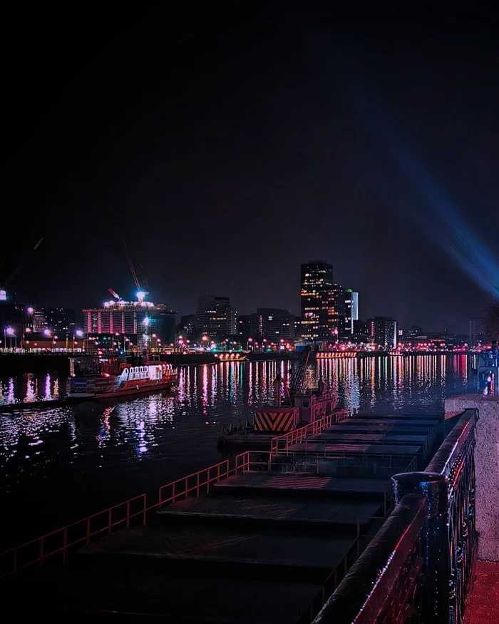 Is it difficult to pass? - My, The photo, Embankment, Night, Lights, Water, River, Moscow