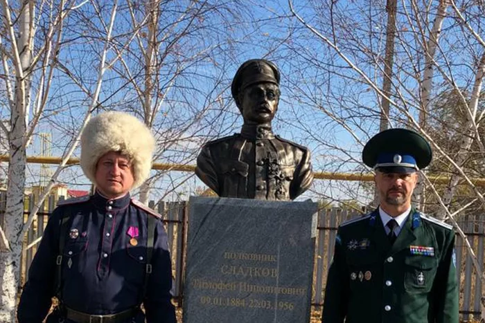 Новый памятник убийце Чапаева поставили в Рф - Ряженые, Казаки, История, Гражданская война, Текст