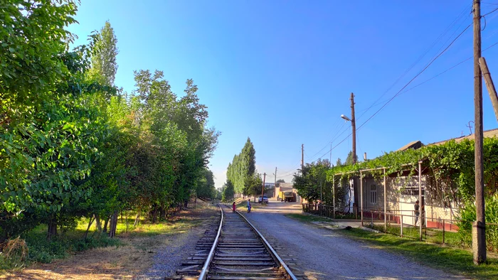 Railway in mahallas - My, Kyrgyzstan, Osh, Railway, Locomotive, The street, Nature, Sunset, Amateur photography, , Railway carriage, Longpost