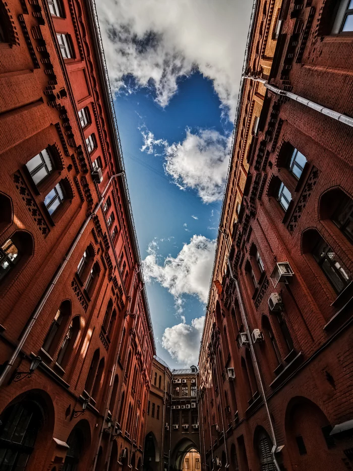 When the sky breaks through the city... - The photo, Building, Moscow, beauty, Nature, Sky