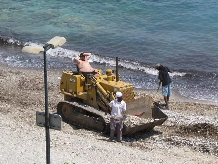 There's something racist about this photo - Work, Relaxation, Shovel, Racism, Black people