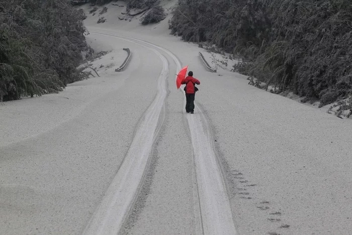 This is not snow, this is ash from the eruption of the Puyehue volcano (Chile, 2011) - Chile, Volcano, Ash, Pueue volcano