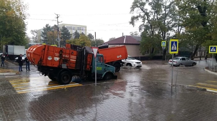 Found where to meet - Bad roads, Pit, Pavement, Road repair, Kamensk-Shakhtinsky