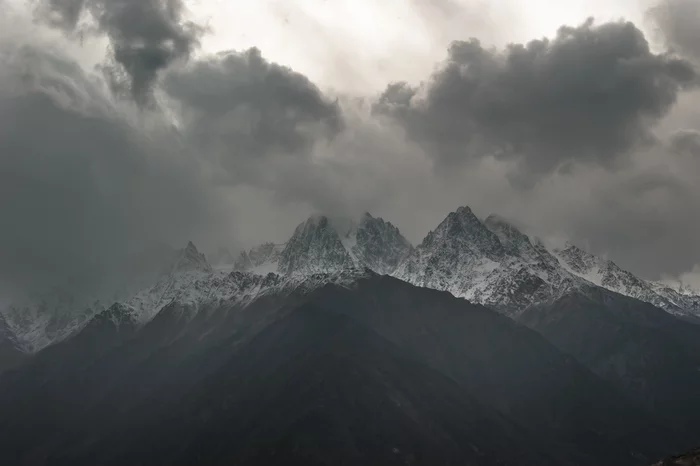 Peak 1 May (4068) - My, The mountains, Snow, Clouds, Mountain tourism, The photo, Beginning photographer, Autumn, Landscape