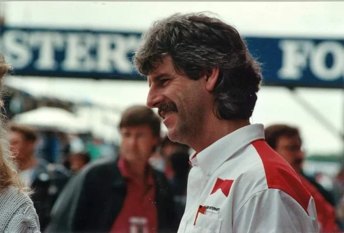 The resignation of chief mechanic Senna and Prost was marked with stickers on McLaren - Auto, Автоспорт, Race, Mclaren, Team, Retirees, Mechanic, Formula 1, Longpost