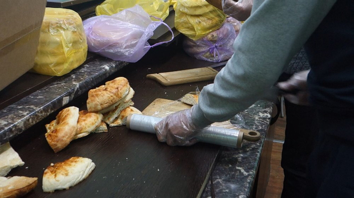 «Зарплата — это одно, так благодарить — совсем другое». Узбеки готовят плов для врачей Узбеки, Волонтерство, Врачи, Плов, Томск, Коронавирус, Доброта, Длиннопост, Позитив «Зарплата — это одно, так благодарить — совсем другое». Узбеки готовят плов для врачей Узбеки, Волонтерство, Врачи, Плов, Томск, Коронавирус, Доброта, Длиннопост, Позитив