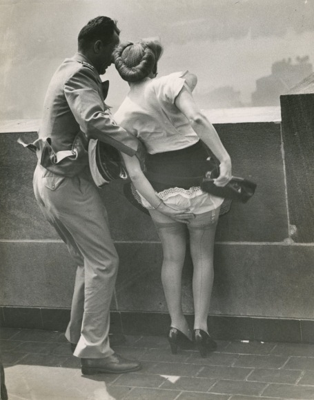 Through the lens of a photographer. Lovers. Arthur Fellig (Weegee). Retro Photo Post - NSFW, The photo, Photographer, Retro, 1930s, 40's, 50th, Black and white, Girls, Underwear, Men and women, Kiss, Erotic, Kink, Longpost