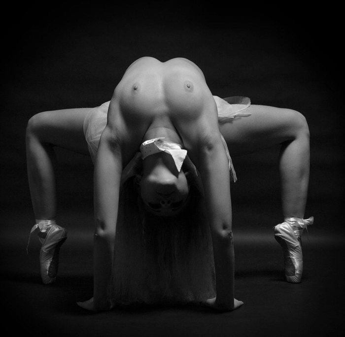 Bent - NSFW, Erotic, Girls, Breast, Black and white, Pointe shoes