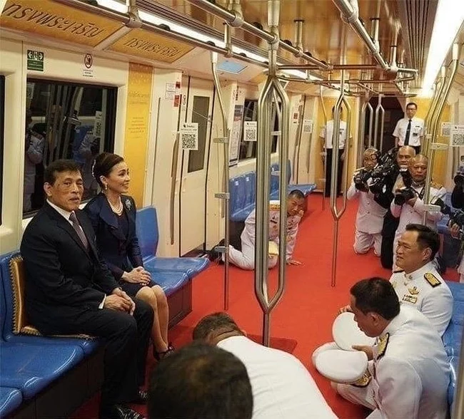 The leader of the country must be modest! - Humor, Thailand, Metro, King, Press, Show off