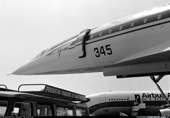 Tu-144 against the background of the A300 - My, Aviation, civil Aviation, Aviation history, Tu-144, Tu-144d, Airplane, Aeroflot, Supersonic Aircraft, Tupolev, Tu-104, Longpost