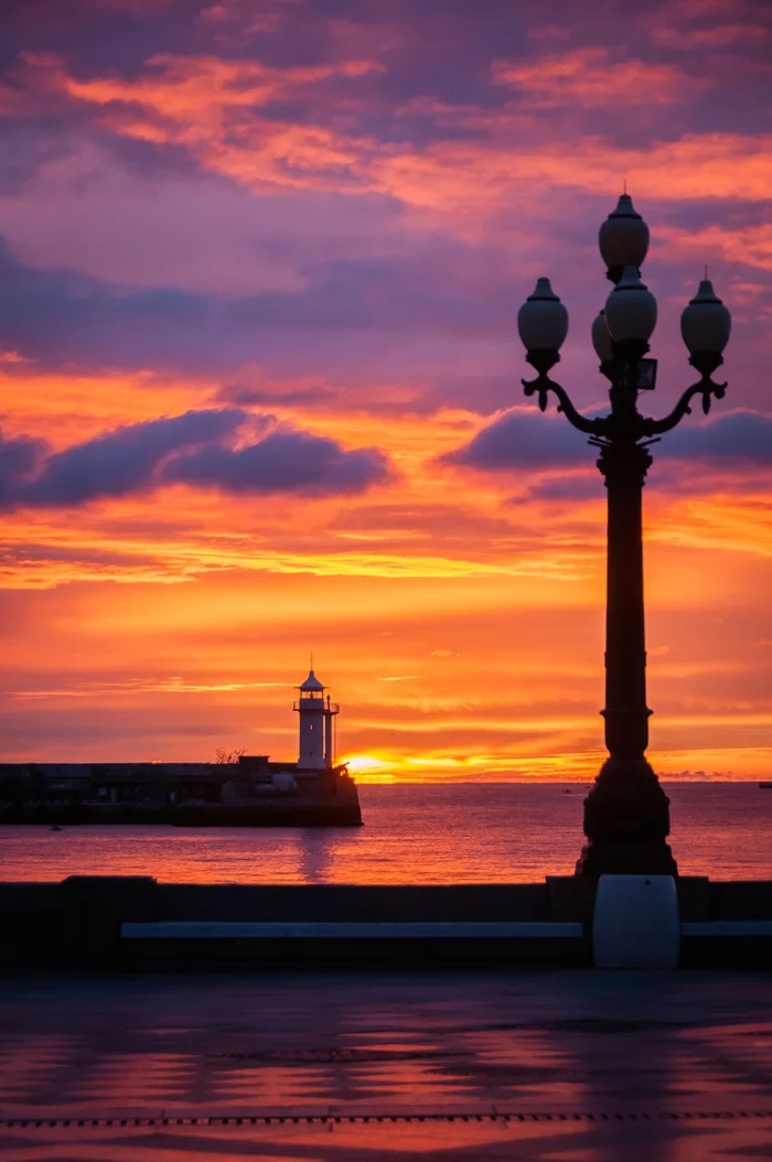 Yalta lighthouse - My, The photo, Sunrises and sunsets, Landscape, Sea, Crimea, Lighthouse