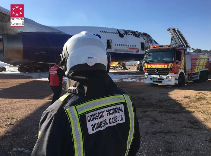 British Airways Boeing 747 caught fire in Spain - Aviation, Spain, Boeing 747, , Fire, Vertical video, Video, Longpost