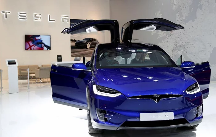 Belgian security researcher hacks Tesla using Raspberry Pi - Tesla, Breaking into, Reverse Engineering, Reverse