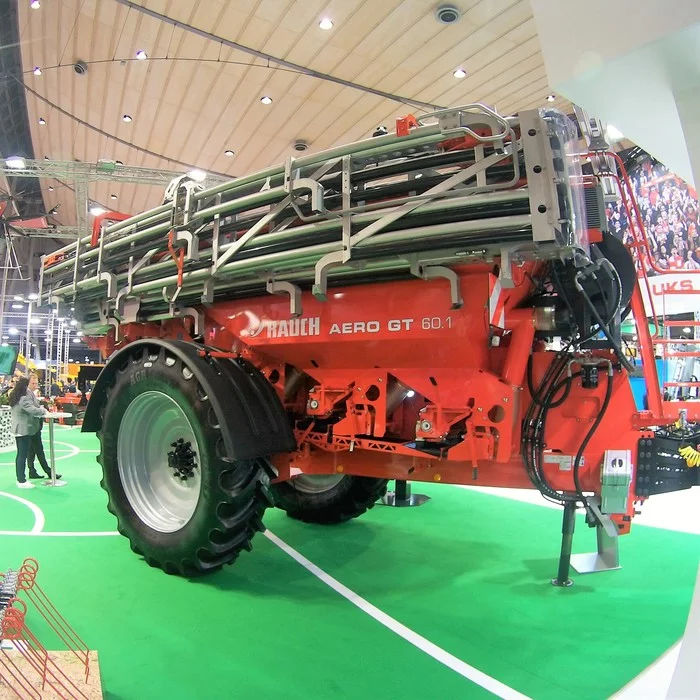 KUHN have updated the Aero GT 60.1 boom spreader... - Agroscout360, Fertilizers, Agronews360, Longpost, Spreader, Kuhn, Agricultural machinery