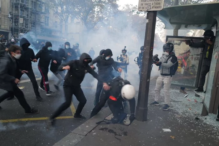 Протесты в Париже 28.11.2020 - Политика, Сарказм, Франция, Протест, Полиция, Разгон, Длиннопост, Livejournal, Фотография, Видео