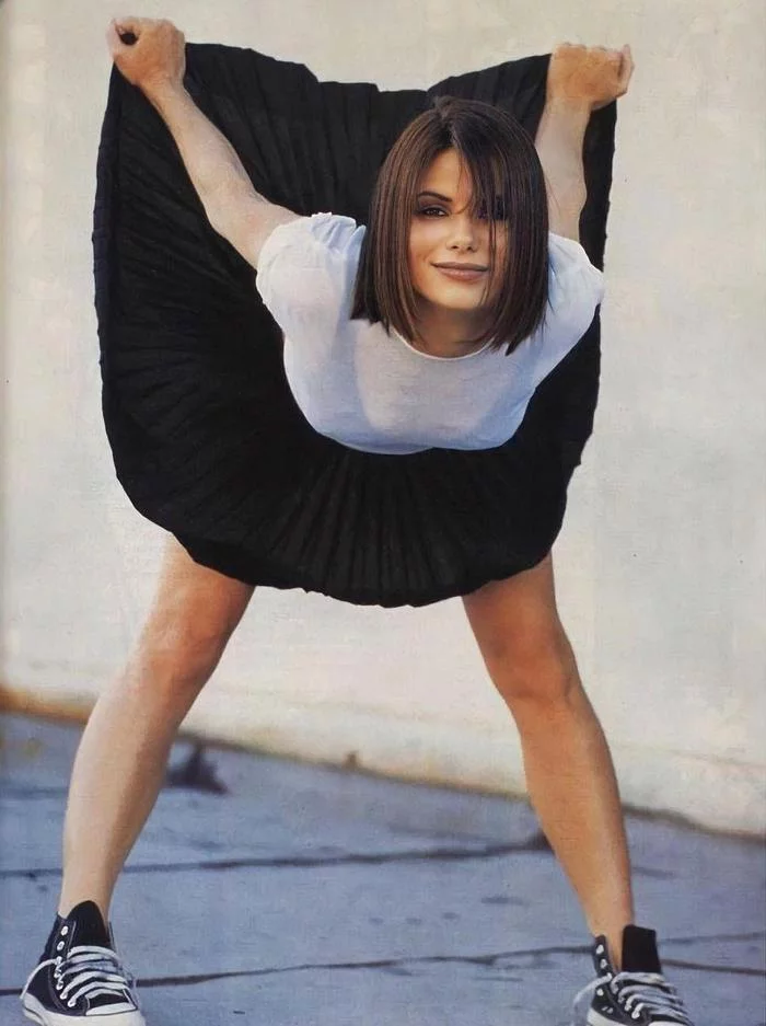 Sandra Bullock, 1995 - The photo, Actors and actresses, Celebrities, Sandra Bullock, Pose, Skirt