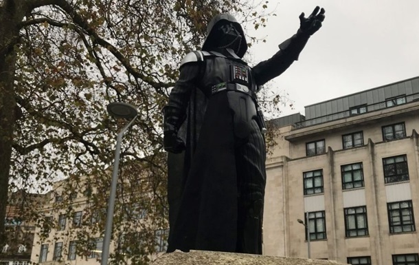 A monument to his most famous character appeared in the homeland of David Prowse - Darth vader, Bristol, Monument, David Prowse, Star Wars IV: A New Hope, Actors and actresses