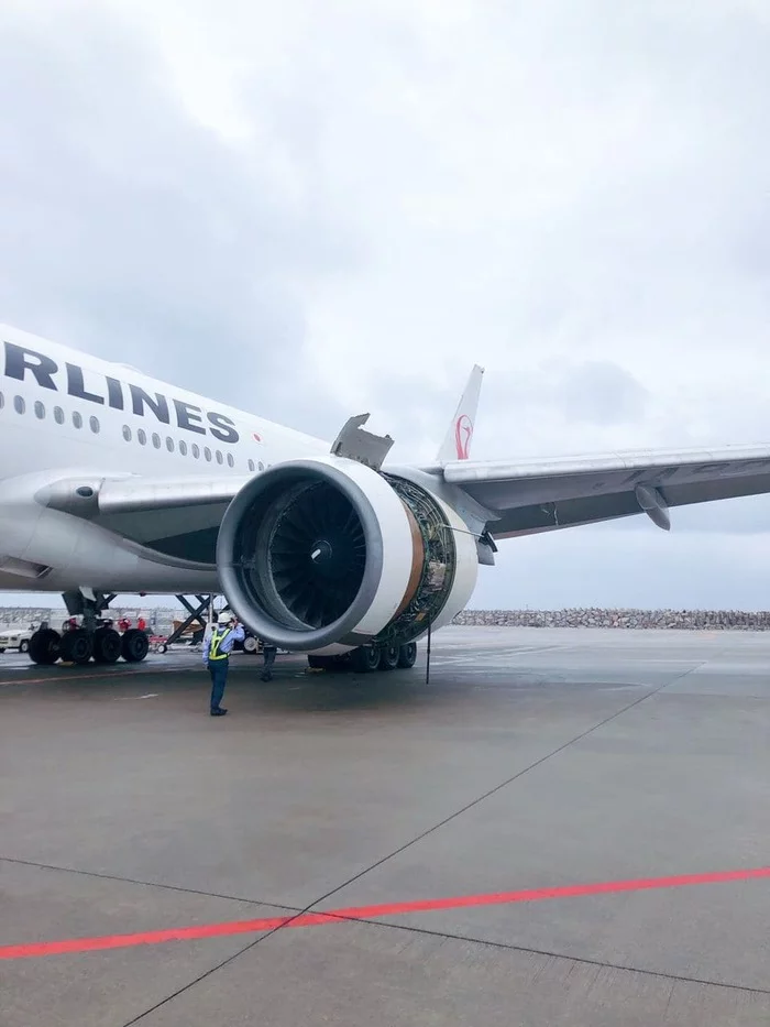 Japan Airlines Boeing 777 engine problems - Aviation, Boeing 777, Engine, Emergency situation, Emergency landing, Japan, Video, Longpost