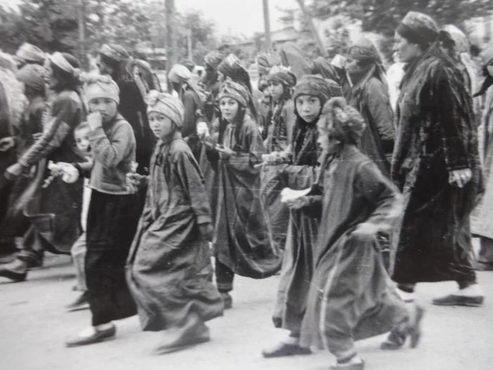 Uzbekistan 1954 - My, Uzbekistan, Procession, 1954