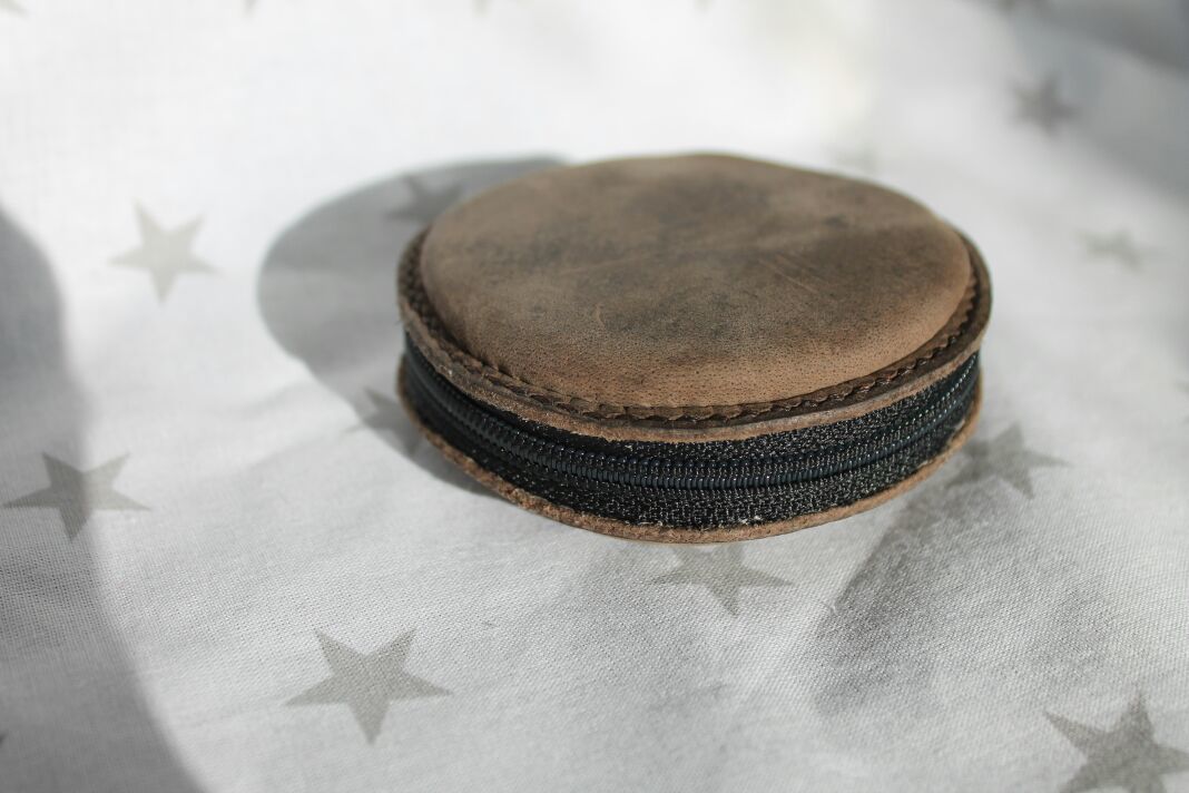 The first steps are very difficult ... Part-4 (Miscellaneous trifle - Business card holder and experimental case for headphones) - My, Natural leather, Leather, Handmade, Leather products, Leather craft, Needlework, Needlemen, Longpost