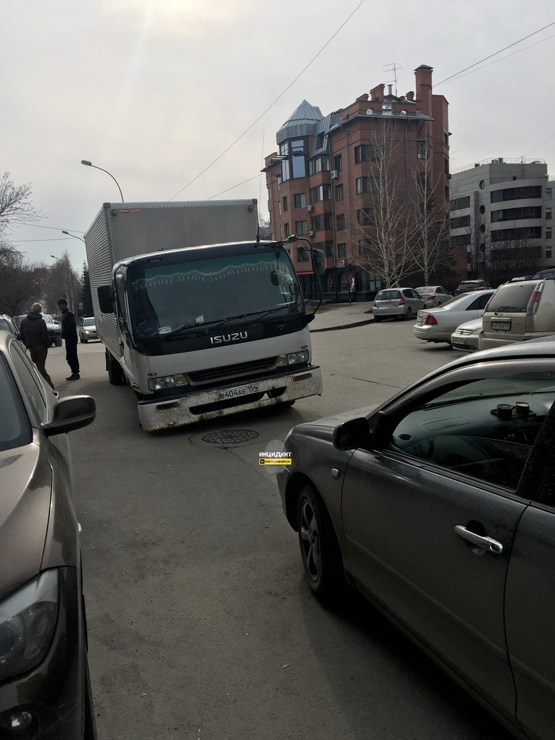 Novosibirsk drivers fall into the asphalt, and bare rebar pins sprouted in the parking lot - Road, Siberia, Novosibirsk, Off road, Spring, Longpost