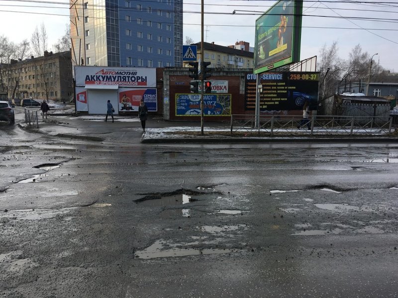 Novosibirsk drivers fall into the asphalt, and bare rebar pins sprouted in the parking lot - Road, Siberia, Novosibirsk, Off road, Spring, Longpost