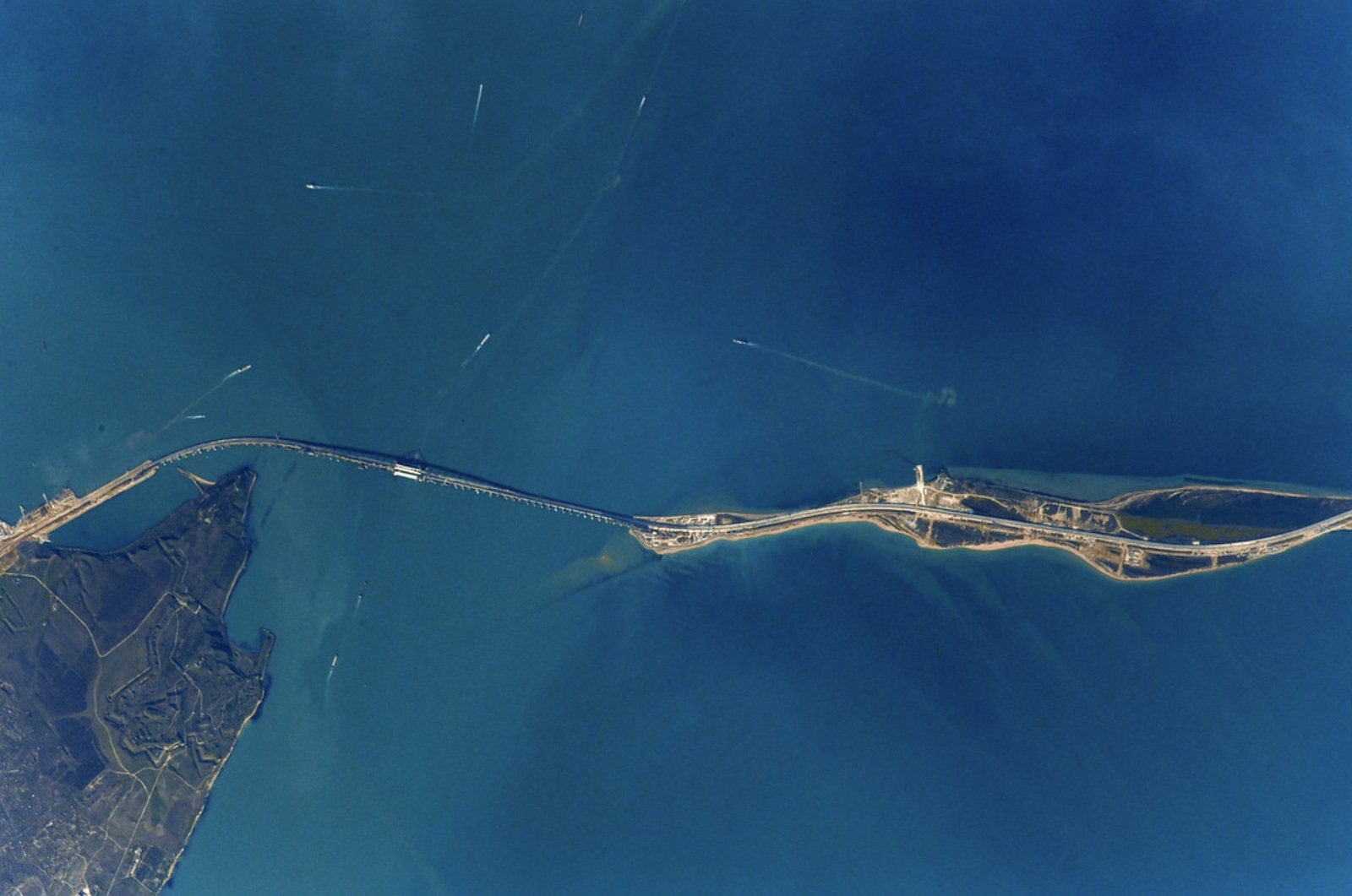 View from orbit: Russian cosmonaut published photos of the Crimean bridge taken on the ISS - Kerch bridge, , Nature, The photo, Longpost, Crimean bridge, Pictures from space