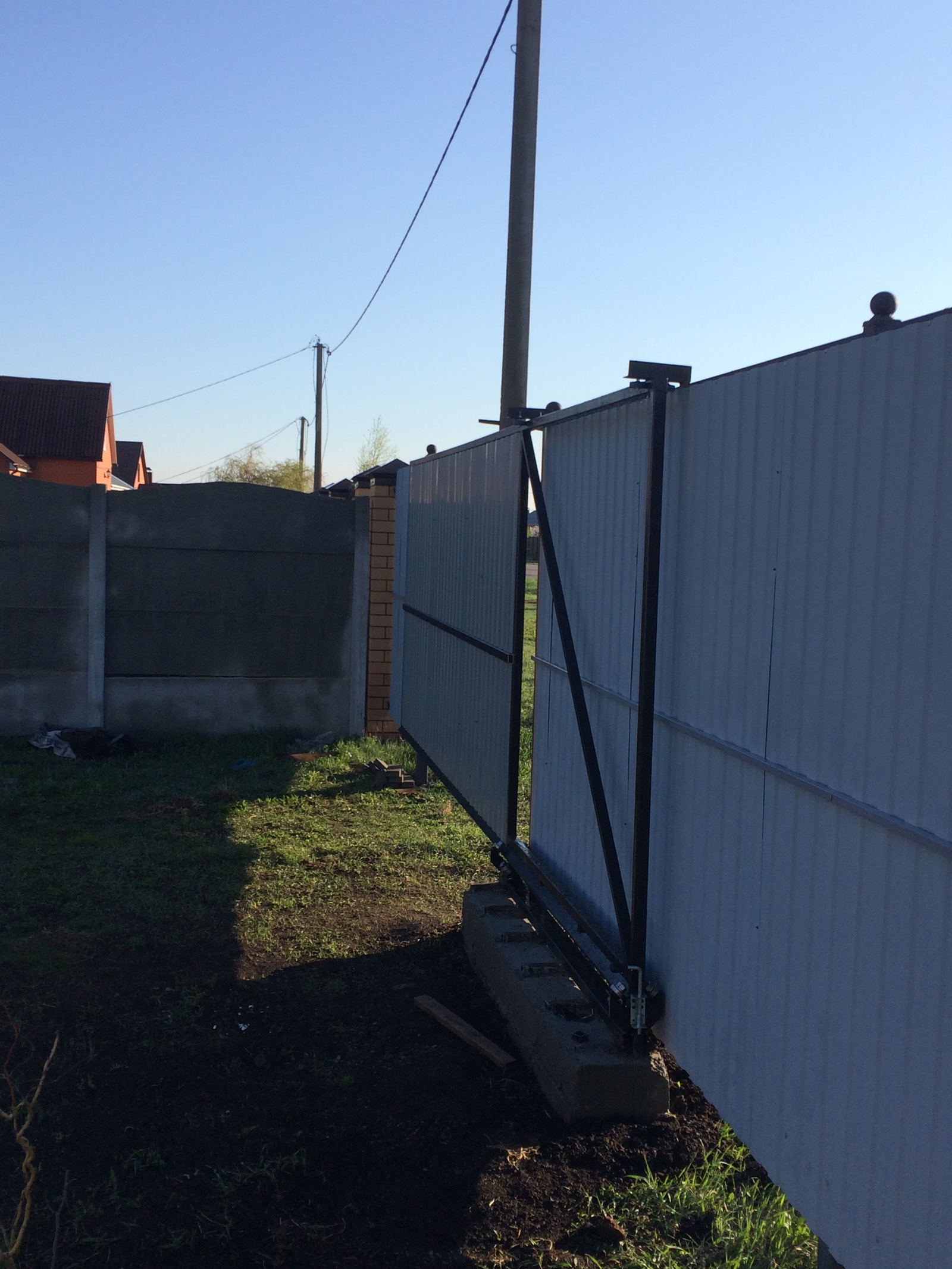 We make sliding gates according to the Yaksel scheme with our own hands ... and a gate at the same time. - My, Sliding gates, Gate, , With your own hands, Fence, Building, Belgorod, Video, Longpost