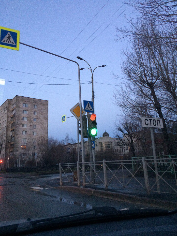 I haven't decided yet if you want to go or not. - My, Kazan, , Merry traffic light, Traffic lights, Auto, Humor, Top, Hot